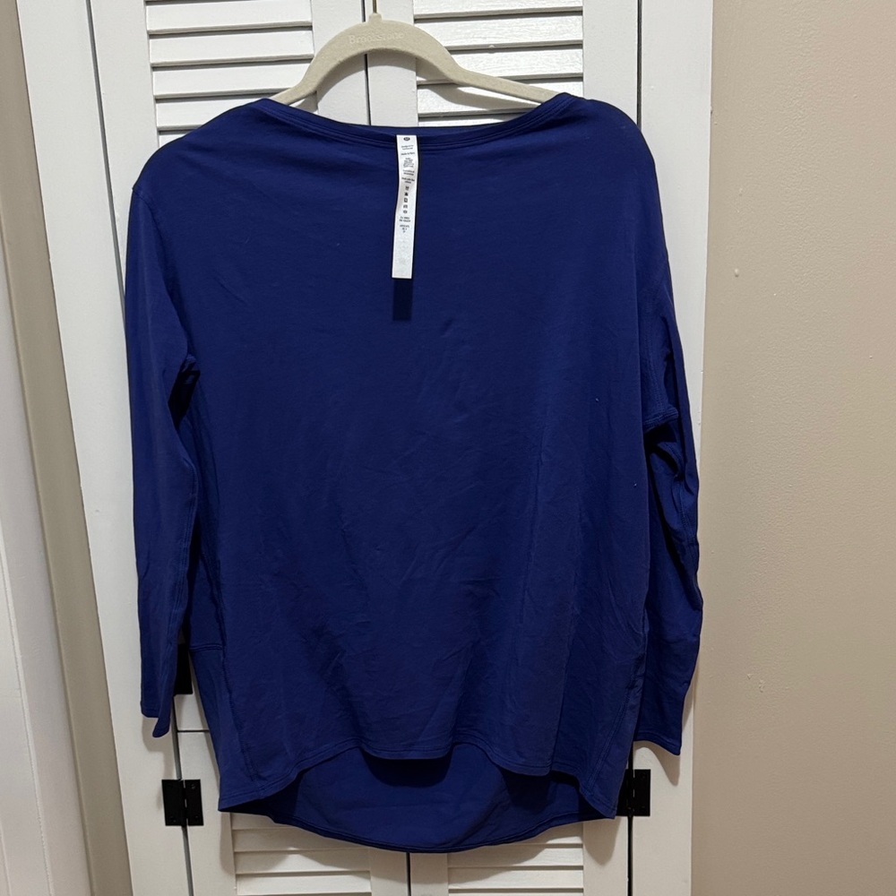 Lululemon Back in Action Long Sleeve Shirt
In Psychic blue - Picture 2 of 7